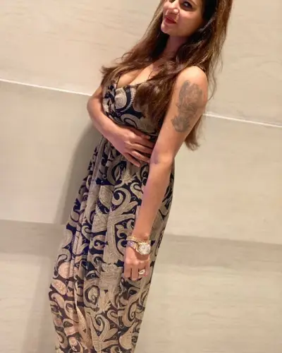 Lonar Escort
